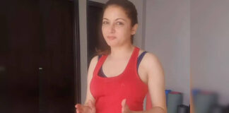 Build a tight core with Bhagyashree; watch her demonstrate 3 best exercises