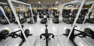 Woman calls 911 for being stuck on an exercise machine, video goes viral