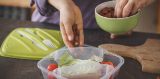 What Are Good Snacks to Pack When Traveling?