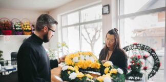 How Does A Family Funeral Service Work?