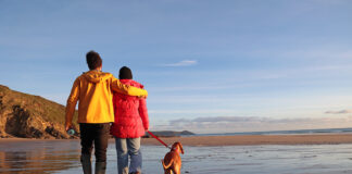 Why a Pre-Bedtime Walk Leads to Better Quality Zzzs