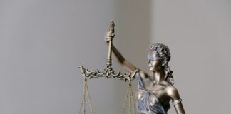 How To Find The Top Lawyer For Your Needs: A Guide