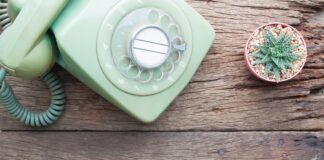 How to Talk to Someone With Dementia: 7 Expert Pointers