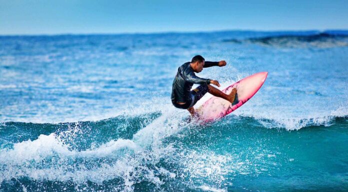 Explore A Unique Hawaii Surfing Holiday With Your Friends!