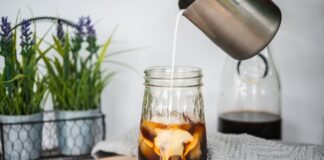 Cold Brew Coffee Recipe (Easy and Delicious)