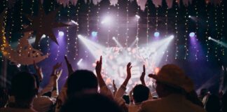 How to Choose the Right Entertainment for Large Events