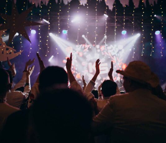 How to Choose the Right Entertainment for Large Events