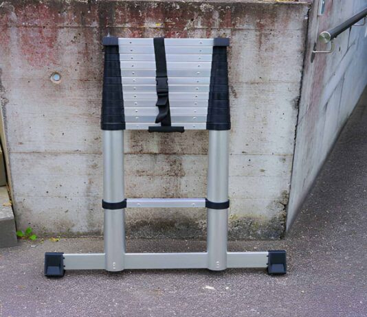 Pros & Cons of Using a Telescoping Ladder vs a Traditional Extension Ladder