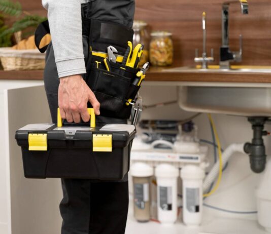 How Hiring Local Plumbers Transforms Home Repairs