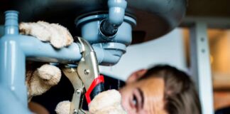 Diy Plumbing vs Hiring a Fort Lauderdale Plumber: The Decision Factor